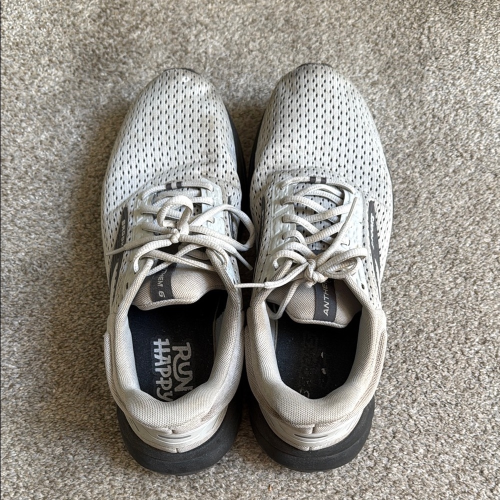 Brooks Gray and Black Athletic Shoes with Breathable Design